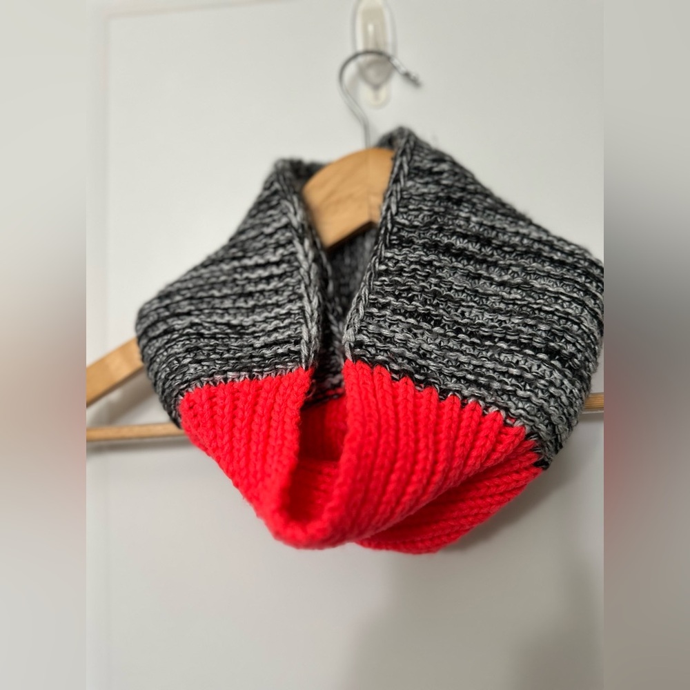 Under Armour Pink & Grey Neck Warmer One Size